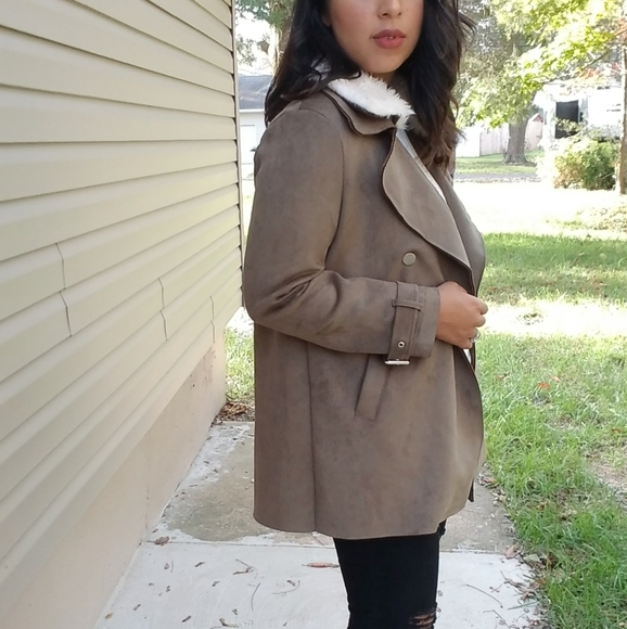 OLIVE FAUX SUEDE OVERSIZED BOYFRIEND JACKET - Picture 5 of 16